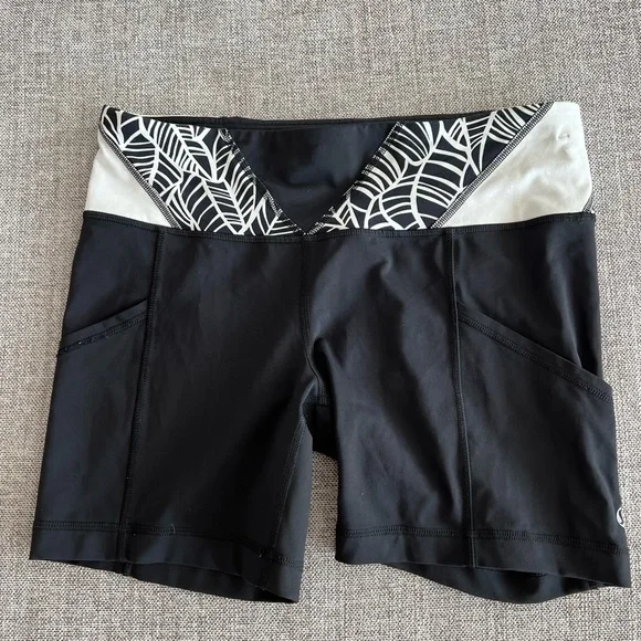 ⭐️🌴Lululemon Spandex Shorts - Picture 2 of 3